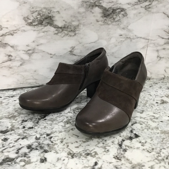 Clarks Women's Brown Leather Ankle Bootie - Picture 5 of 12